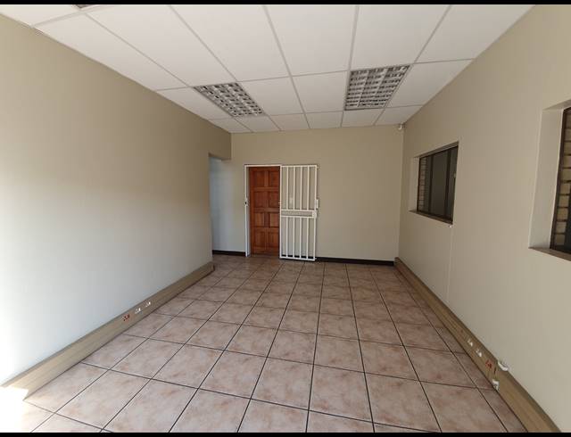 1,998M² WAREHOUSE TO LET IN AMALGAM